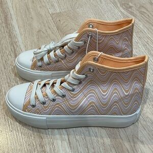 American Eagle Women’s high top sneakers 7